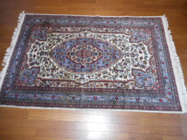 ペルシャ絨毯？ カーペット ラグ　195㎝ｘ130㎝