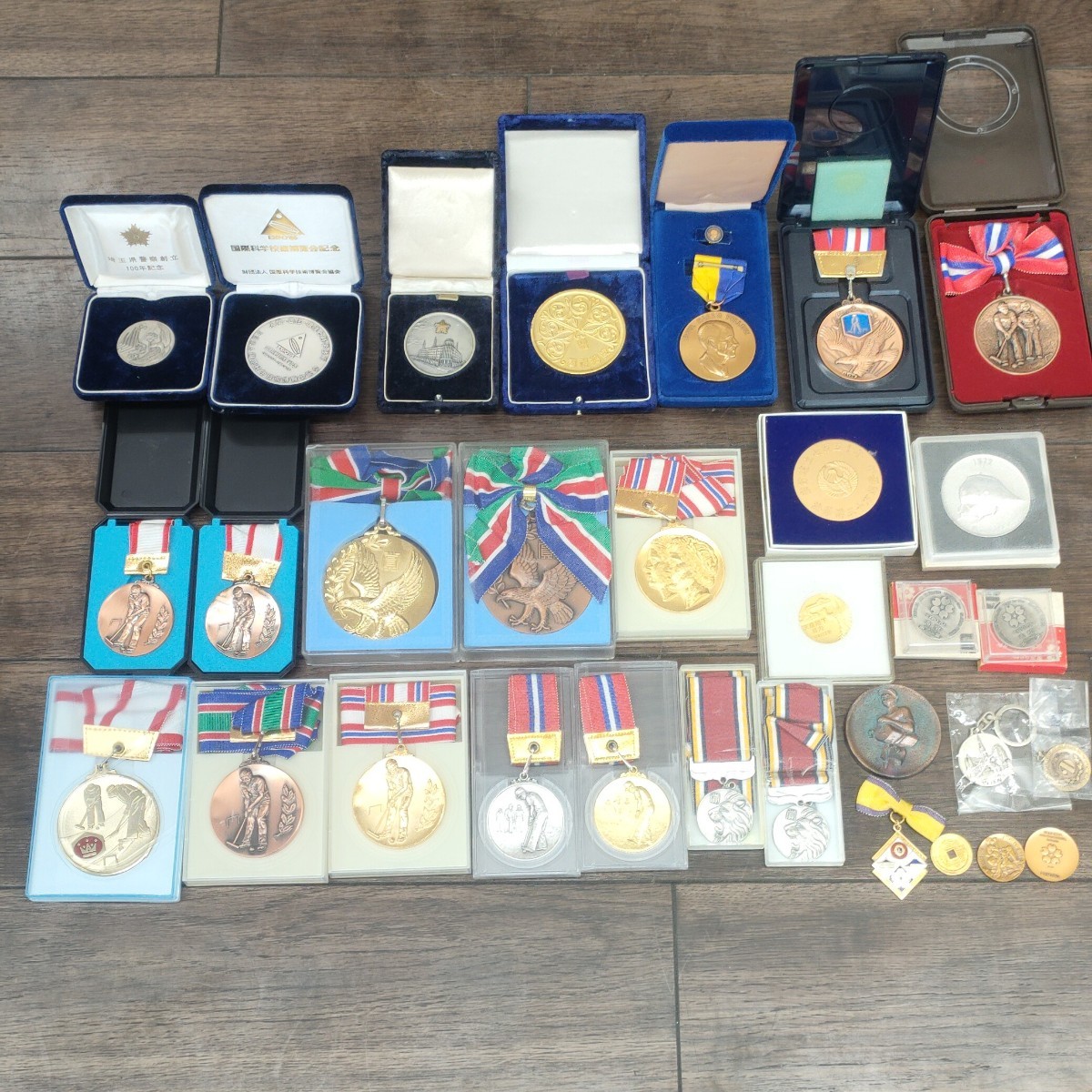 人気セール，爆買い 記念メダル まとめ売り 天皇陛下 鉄道 東芝 EXPO 警察創立記念 国際科学技術博覧会 スポーツ ゲートボール ポールハリス まとめて 大量 SC(その他)｜売買されたオークション情報、yahooの商品 その他