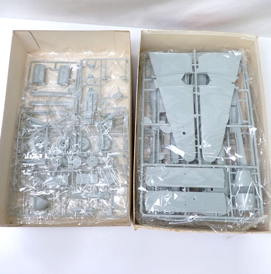 ☆未組立 Revell/レベル 1/32 ロッキード P-38 ライトニング D2