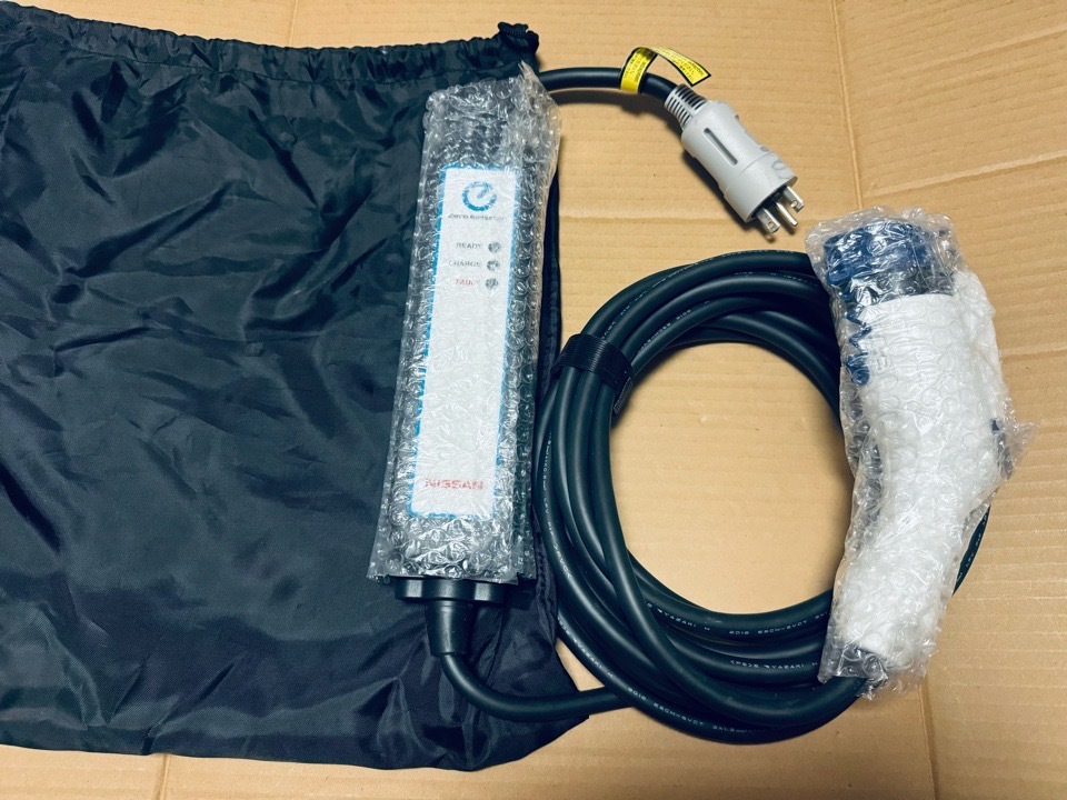 美品 日産リーフ充電ケーブル3NK5E ④ 美品 日産リーフ充電ケーブル