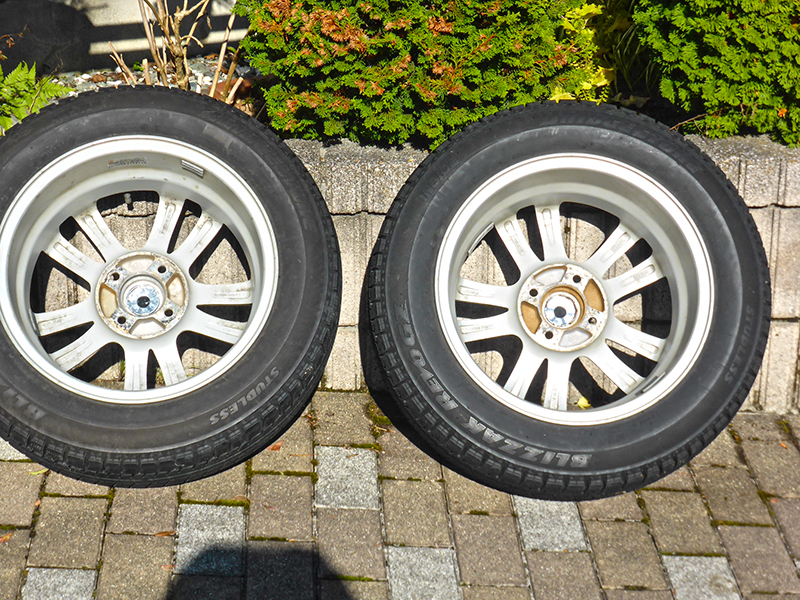 □トヨタ アクア スタッドレスタイヤ4本 ホイール/ホイールナット付き