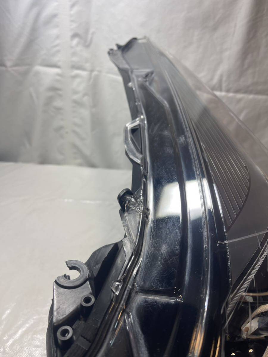 ZVW51-AHXEB-D トヨタ ポリウス左ヘッドライト左ライト ジャンク