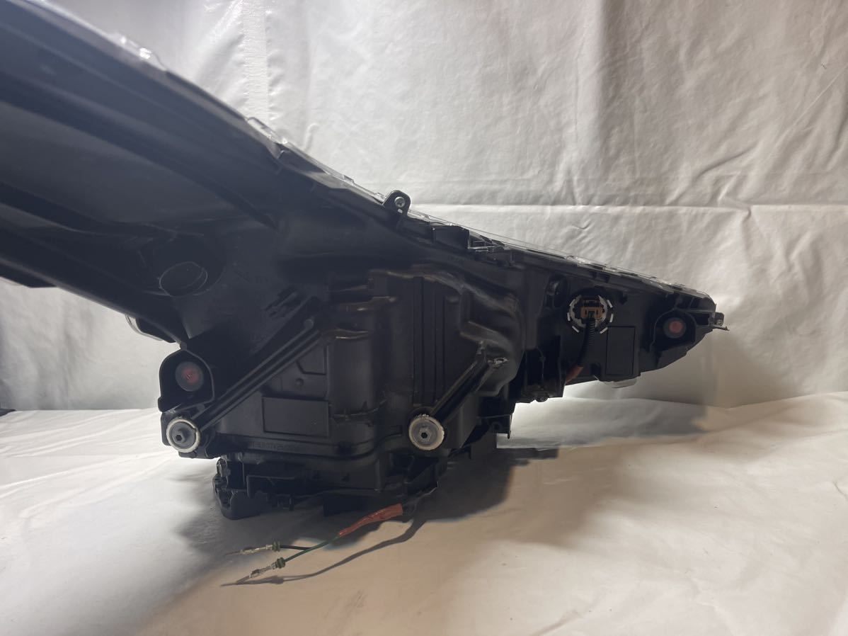 ZVW51-AHXEB-D トヨタ ポリウス左ヘッドライト左ライト ジャンク