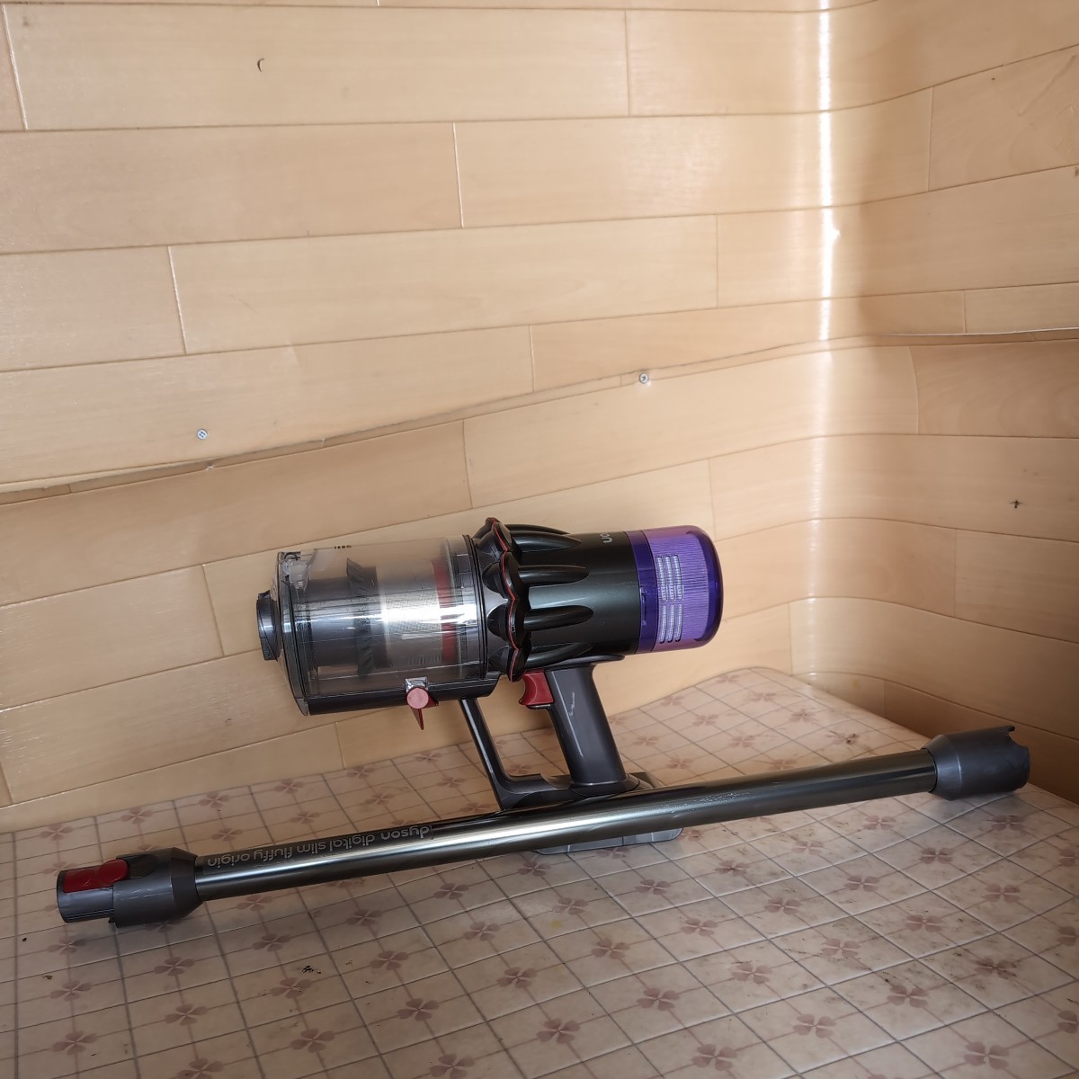 ダイソン Dyson コードレスクリーナー (SV18 Slim LF 動作品 dyson