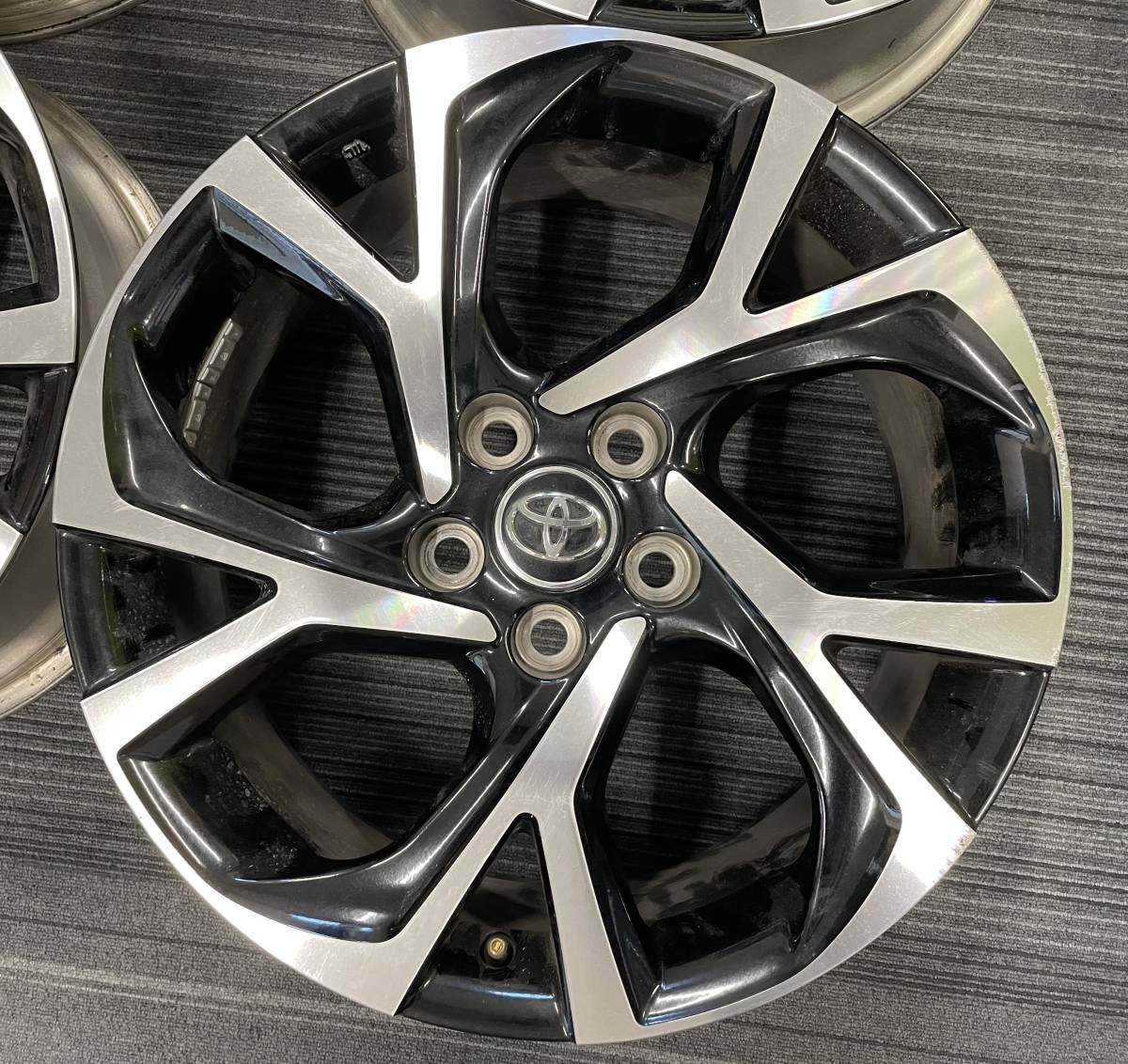 トヨタ純正 C-HR純正アルミホイール 4本セット C-HR対応商品一覧