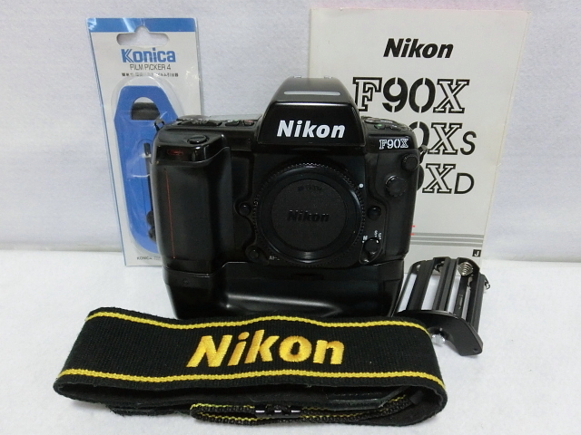 Nikon F90X + バッテリーパック 古めかしい MB-10, レンズ3本 他セット