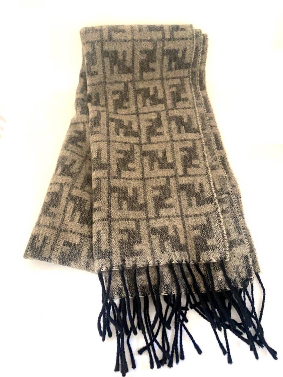FENDI フェンディ ズッカ柄 フリンジ ロゴ マフラー グレー レディース