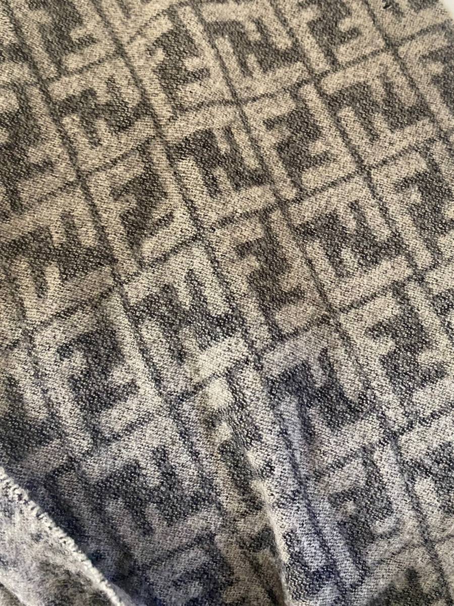 【美品】フェンディ FENDI ズッカ柄 フリンジ マフラー ウール グレー FENDI フェンディ ズッカ柄 フリンジ ロゴ マフラー グレー レディース