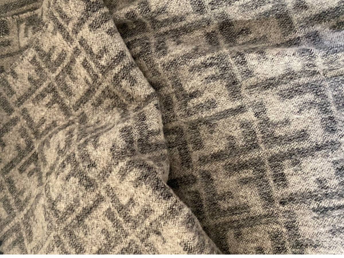 FENDI フェンディ ズッカ柄 フリンジ ロゴ マフラー グレー レディース