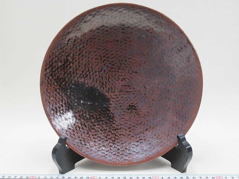  D4557 益子焼 鉄釉 縄文地紋 皿 径26cm 盛皿 飾皿(その他)｜売買されたオークション情報、yahooの商品情報をアーカイブ公開 - オークファン 陶磁一般