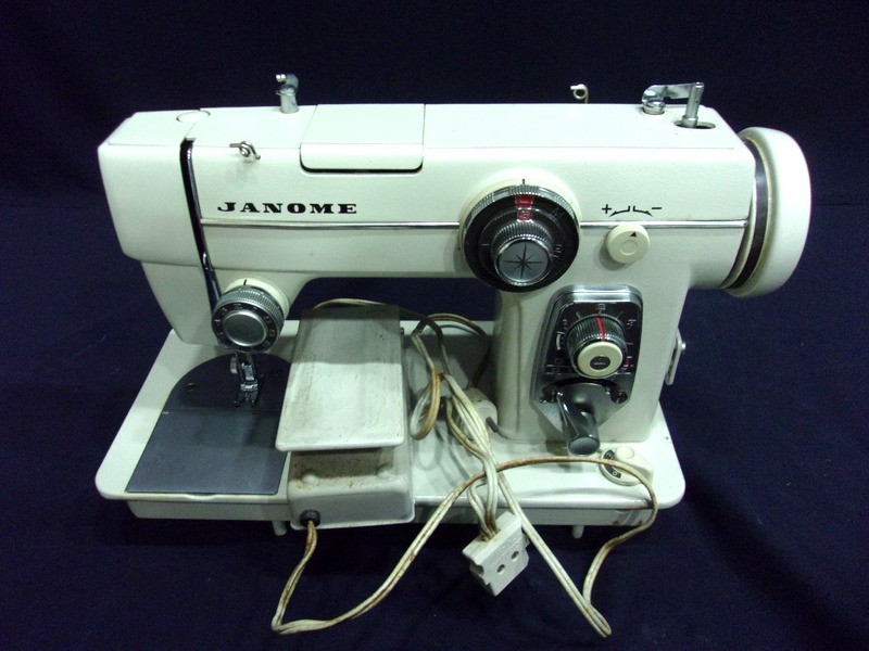 1000円スタート ミシン JANOME MODEL680 ジャノメ ジャノメミシン ハンドクラフト 手工芸 ソーイング 洋裁 通電確認済 4 ミシンL①237 JANOME ジャノメ ミシン 洋裁 ソーイング ○営KW900-100