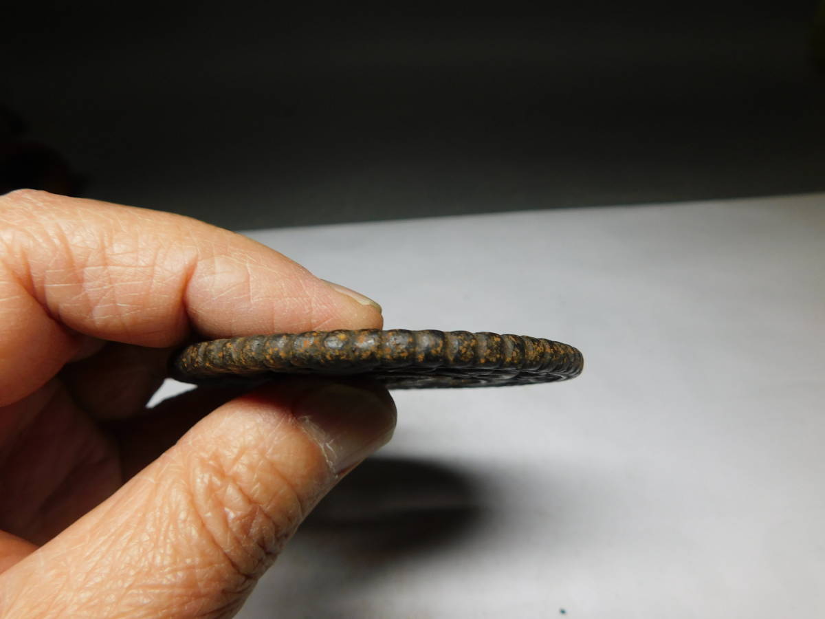 岡黒 極上 初だし品 時代 鉄鍔 南蛮鍔 縦7.3cm 美品 岡黒 極上 初だし品 時代 鉄鍔 南蛮鍔 縦7.3cm 美品