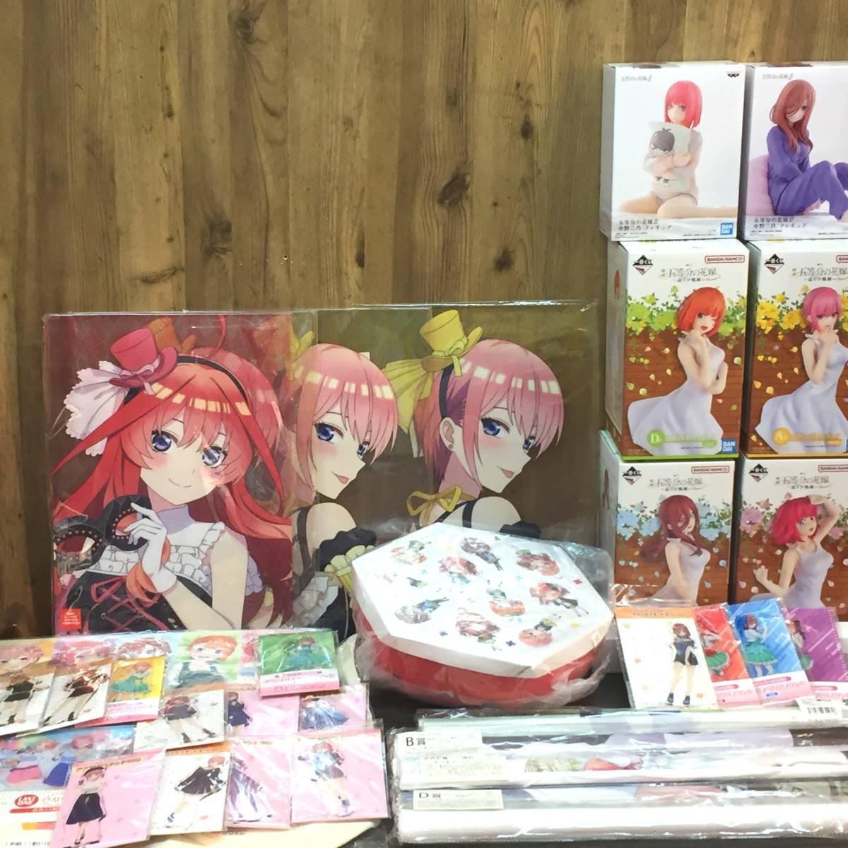 tu062　五等分の花嫁　一番くじ 等　フィギュア　タペストリー　アクリルボード　他　グッズまとめ売り　未開封（一部開封済み）