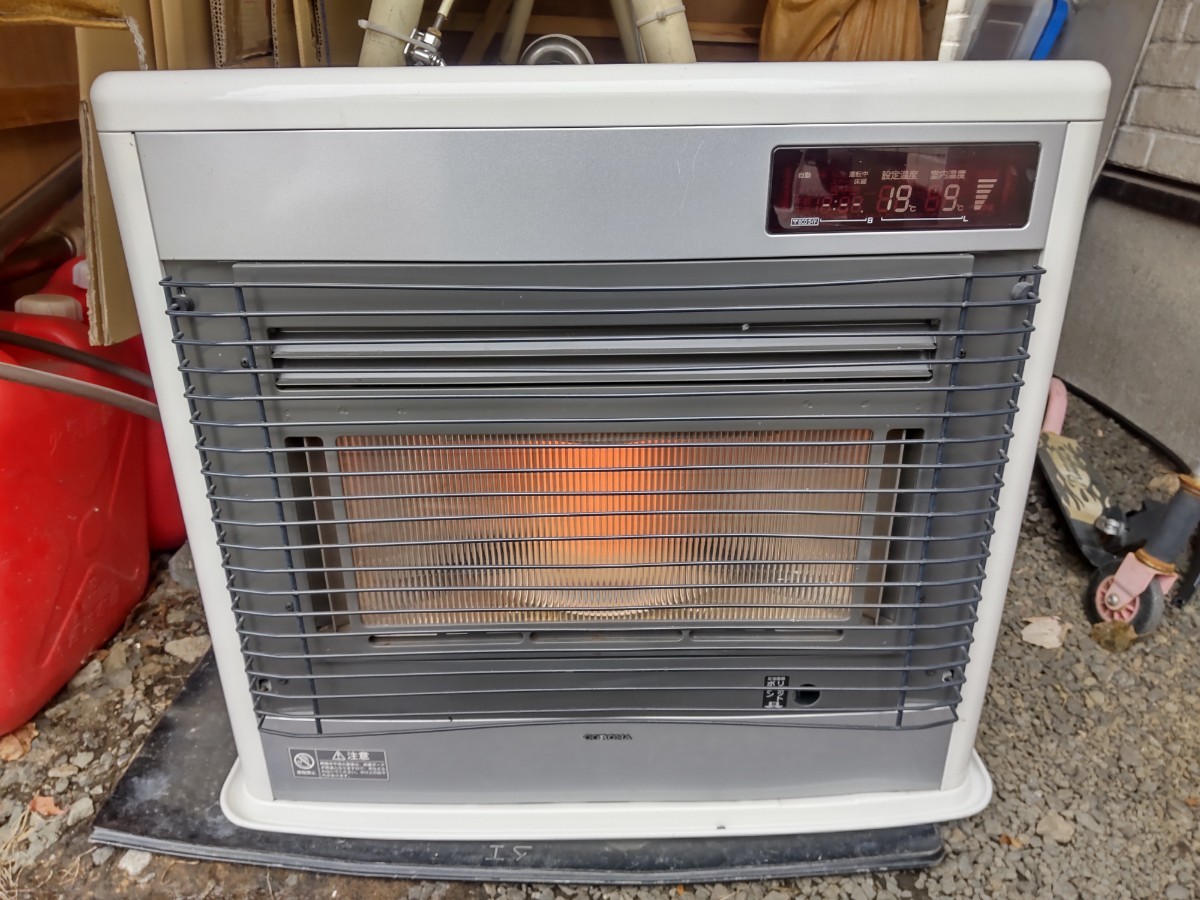 札幌発！ コロナFF床暖対応石油ストーブ！ スペースネオ！ 品番『UH-FSG7016K』2016年式中古品！