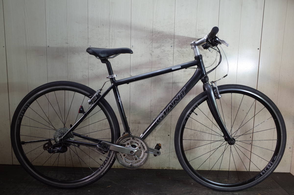 GIANT ESCAPE R3 700C アルミ 24速 500mm 白クロス SALURIS-GIANT 