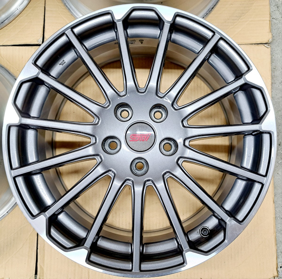 新車外し】スバル レヴォーグ STI スポーツ 純正 ホイール 4本セット