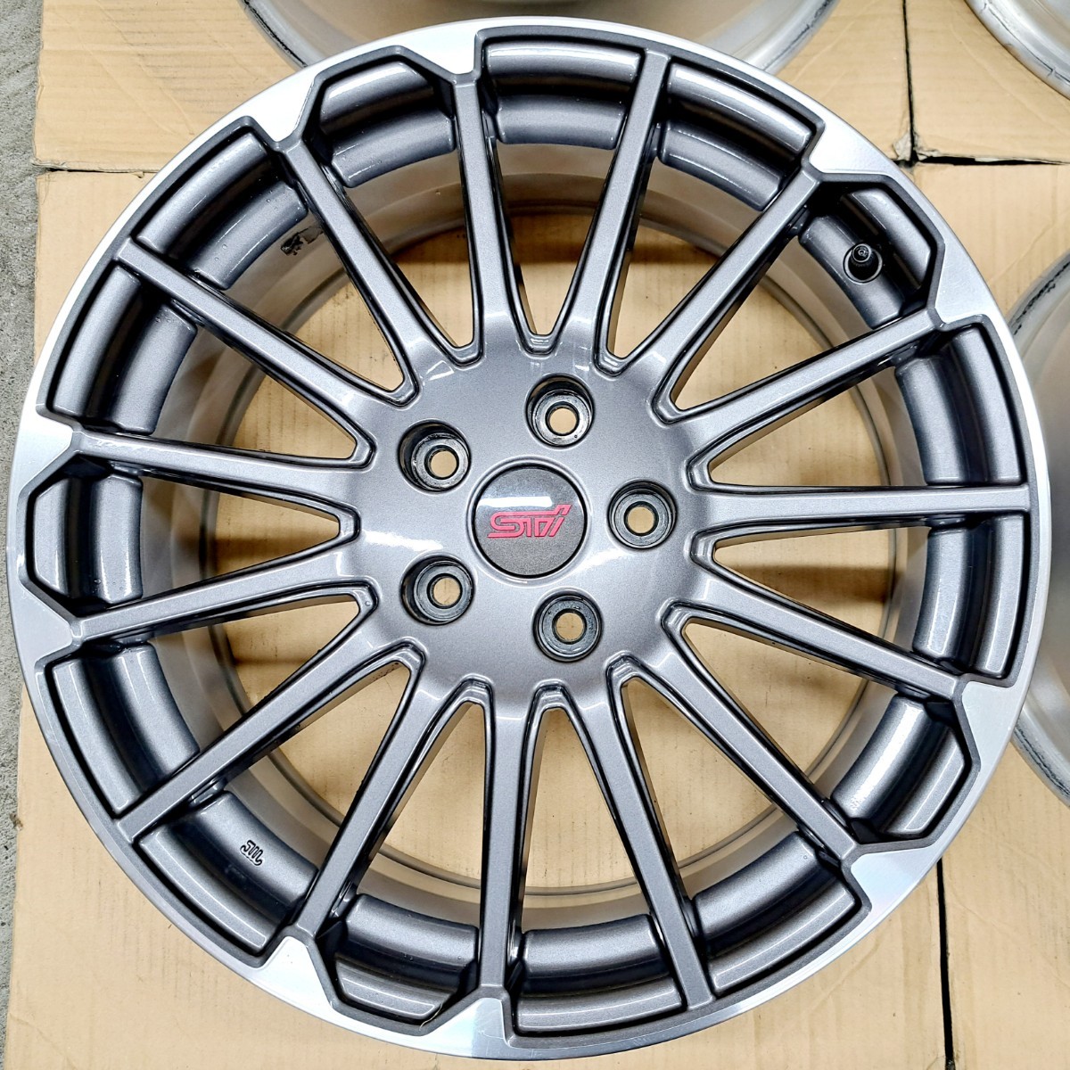 新車外し】スバル レヴォーグ STI スポーツ 純正 ホイール 4本セット