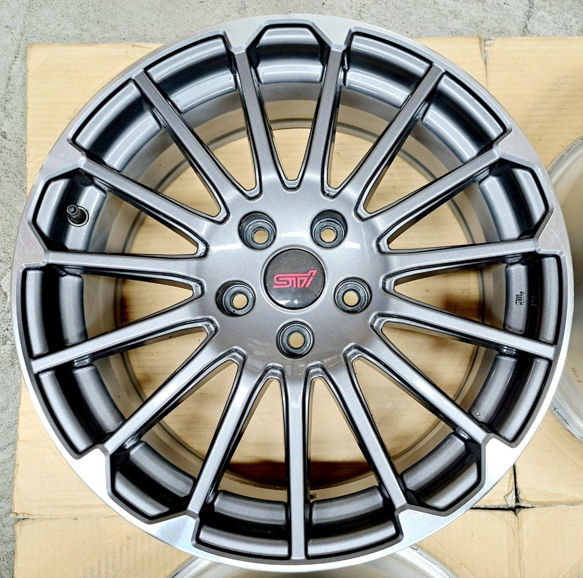 (1/4)美品　スバル レヴォーグ STIスポーツ純正ホイールタイヤ 4本セット 新車外し】スバル レヴォーグ STI スポーツ 純正 ホイール 4本セット