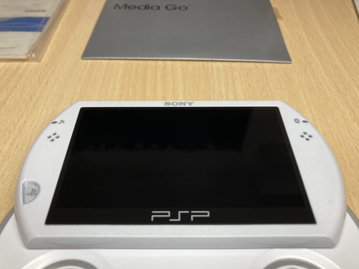 新品同様 PSPgoホワイト 付属品完備 SONY ソニー