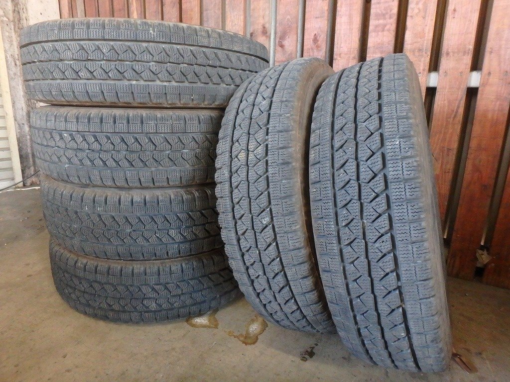 D876 2022年製 約8分山 送料無料【205/70R16 111/109】ブリヂストン W979 スタッドレス 6本