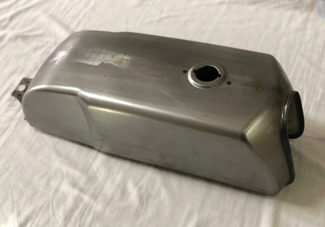 送料無料 限定1個のみ 新品 汎用ガソリンタンク 10L ロングタンク カフェレーサー　クラッシック レトロ　SR ヴィンテージ　コック 鍵付_4