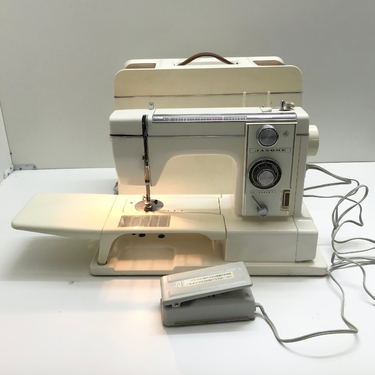 ジャノメ ミシン 中古 状態不明 ◇◇【ジャンク/原田町保管/ネットのみ】 JANOME ジャノメ 815型