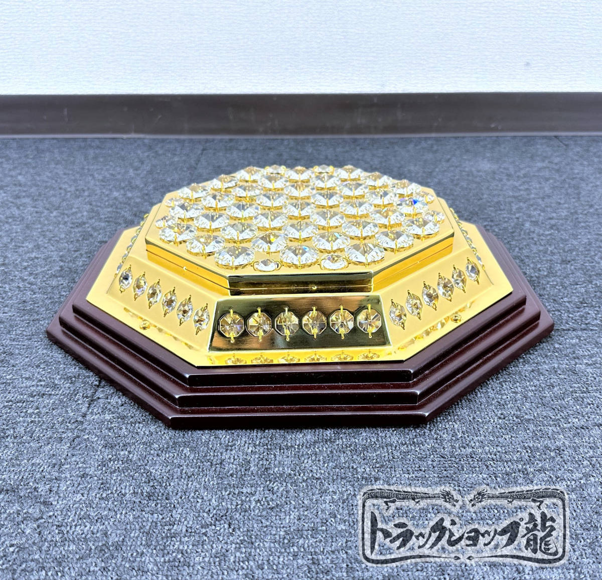 １円～ 訳有品 薄型 八角形 天吊り シャンデリア 40㎝ 木枠土台 フルゴールドメッキ オクタゴンビーズ 金華山 デコトラ 観光バス 05C1689S