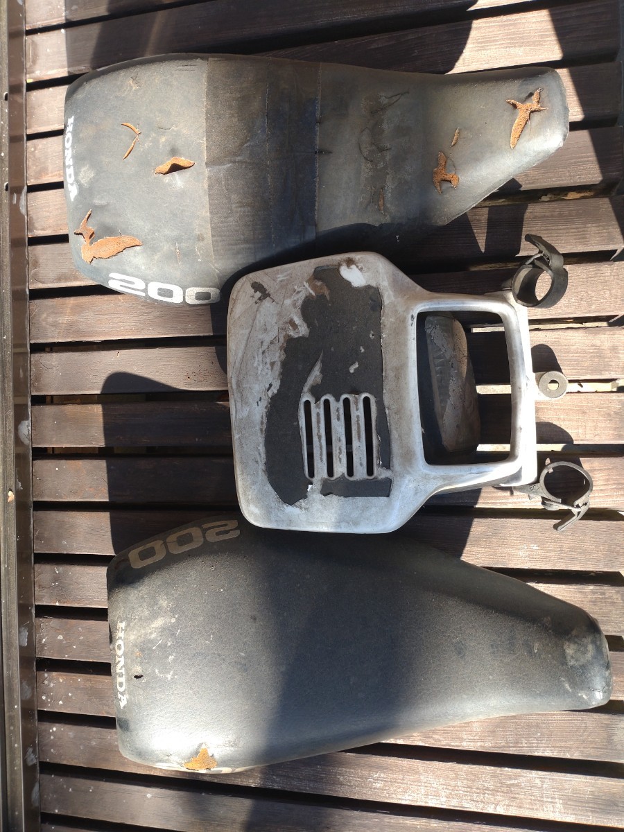 旧車！ホンダTLR200シート2個ヘッドライトセット