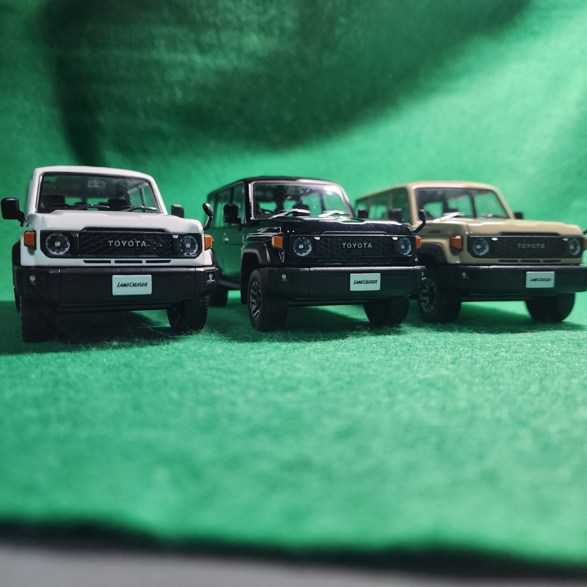 トヨタ ランドクルーザー70 1/30 カラーサンプル ミニカー 1⁄30
