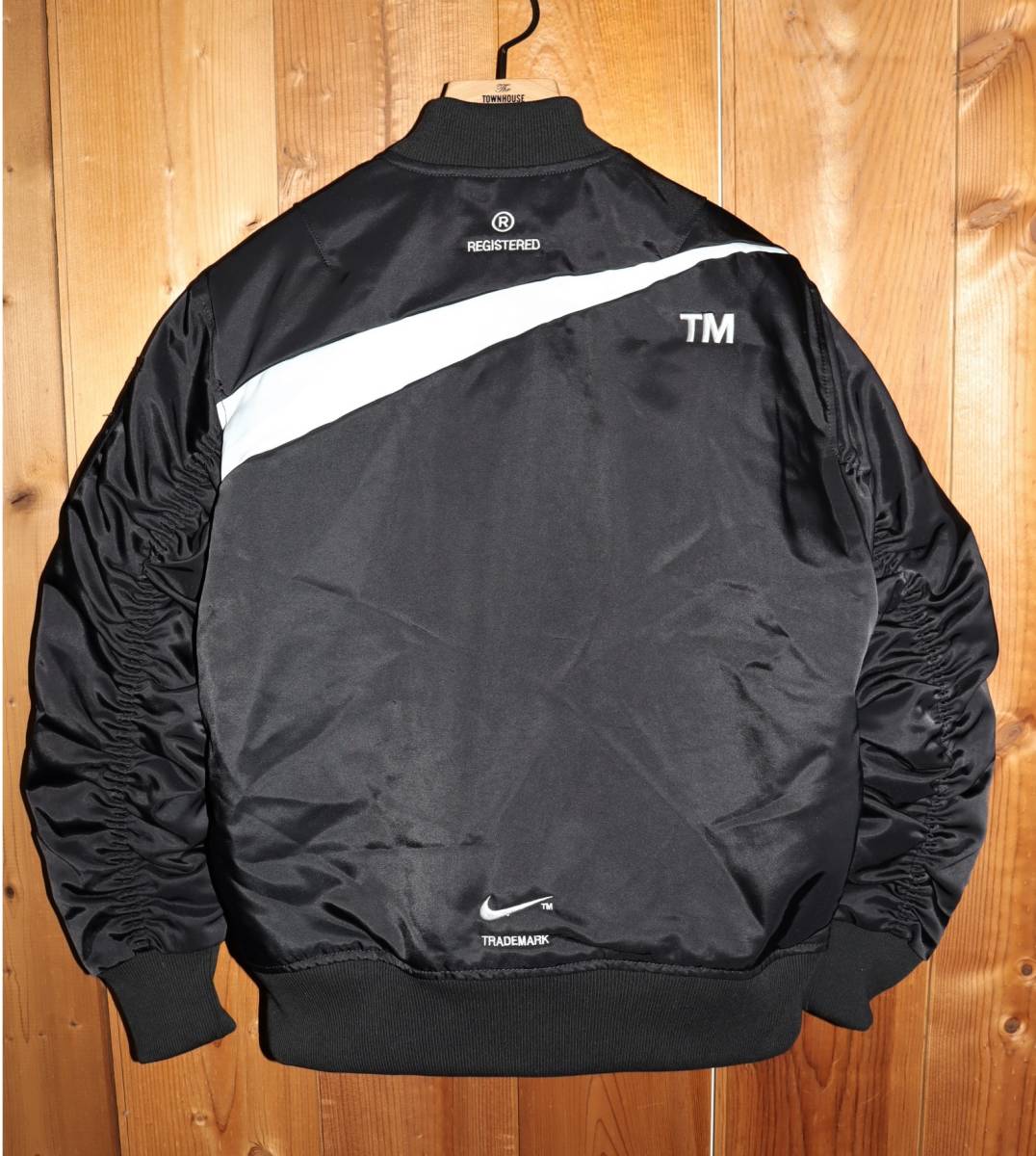 送料無料 【未使用】 NIKE ☆ NSW SYNFL SWOOSH BOMBER JACKET (L