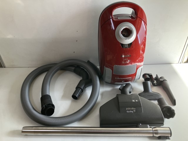 Miele ミーレ　掃除機　cat&dog S4560 レッド Miele ミーレ 掃除機 cat&dog S4560 レッド 【公式通販】