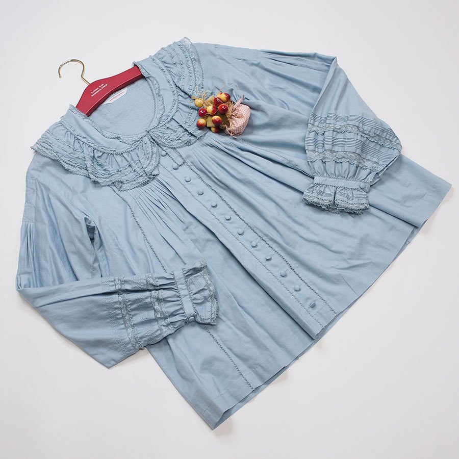 【送料無料】ワンダフルワールドbyカネコイサオ サックス 綿ローン レース使い 長袖 ブラウス /フリーサイズ/L25-241