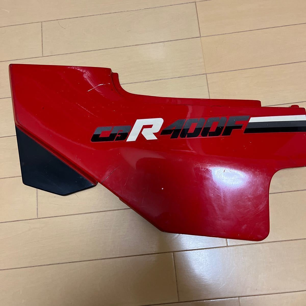 ホンダ CBR 400F サイドカバー左 純正色赤 純正部品 【公式通販】
