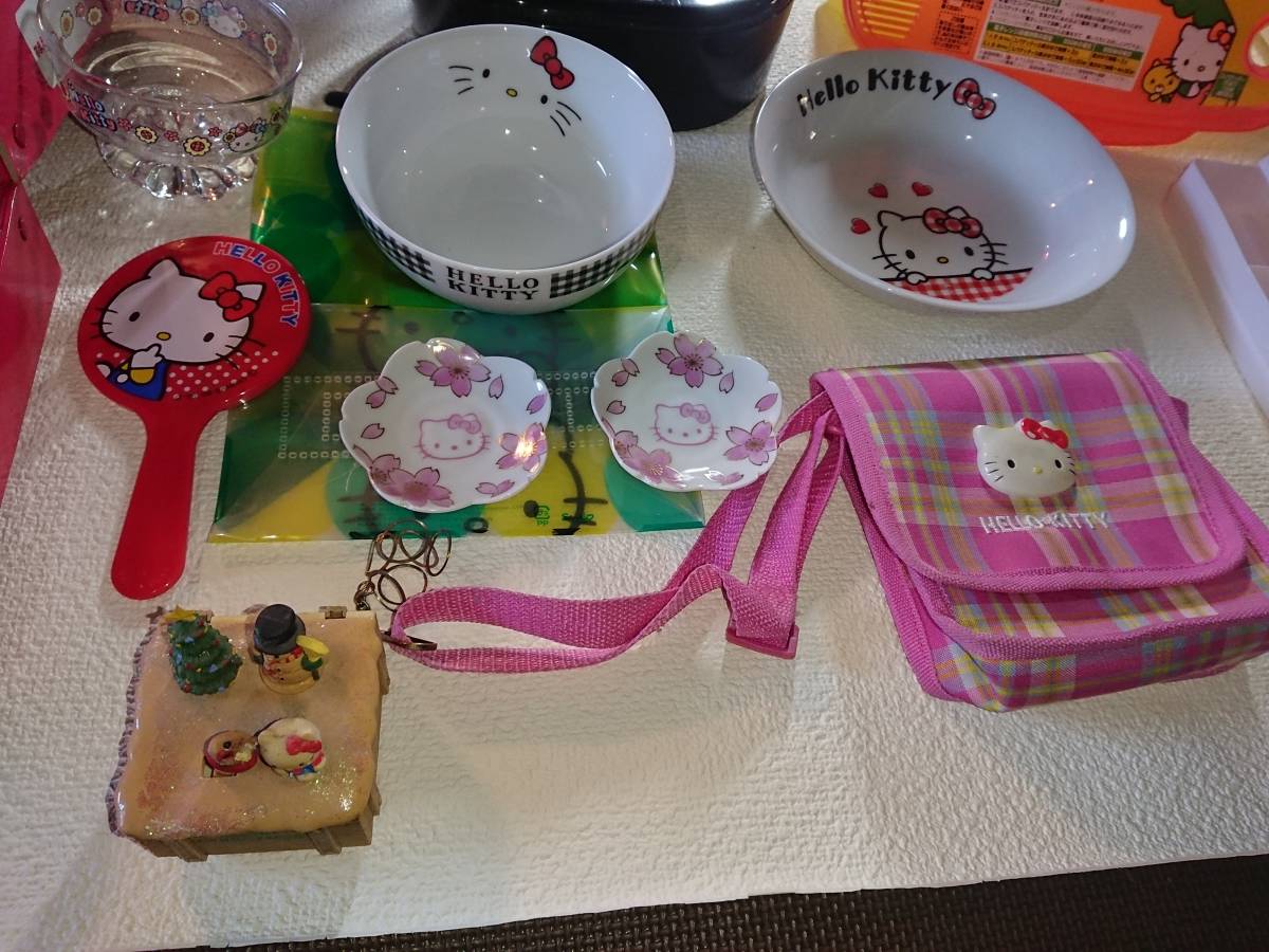 ハローキティ HELLO KITTY グッズ まとめて 食器 バッグ 時計 ぬいぐるみ 小物 他