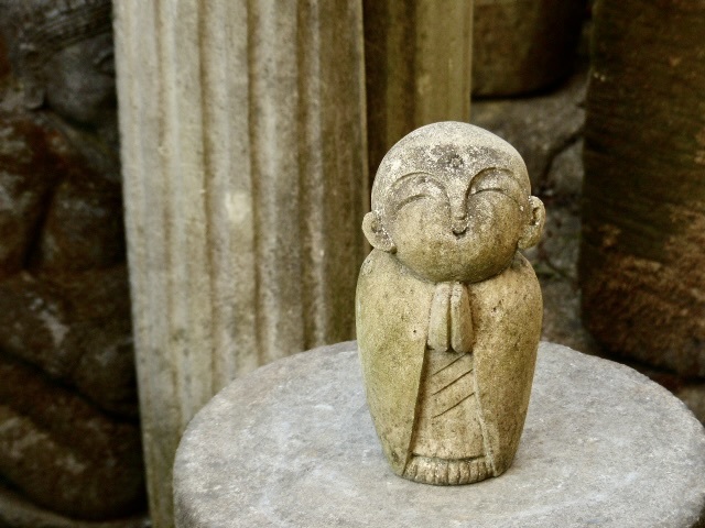 お祈り地蔵様の石像h22cm お地蔵さん 祠地蔵 地蔵菩薩 石仏 仏像 0204b