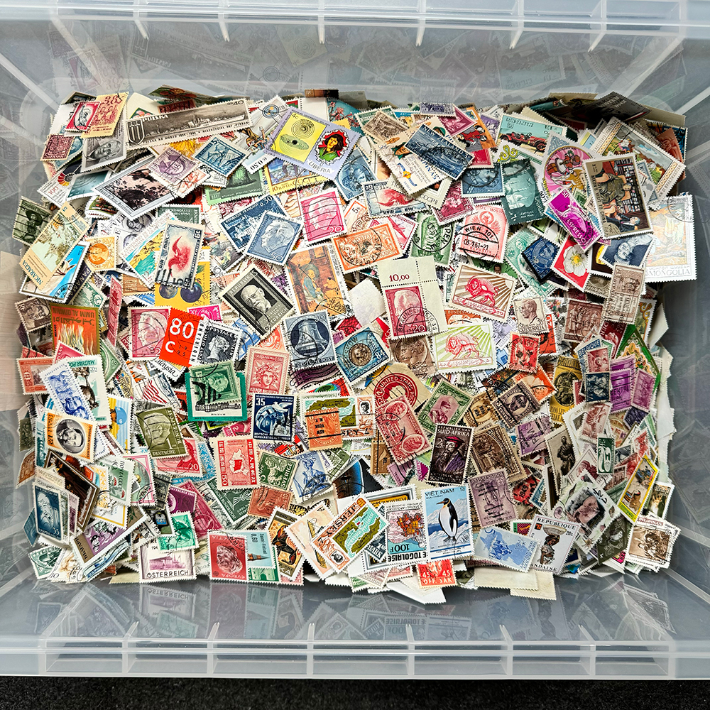 【1円スタート！】世界の使用済み切手 約2.9キロ（5万5千枚前後）大量まとめてロット！_1