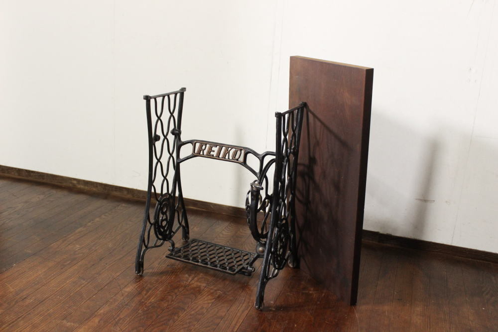 レトロ！古い網目ミシン脚と古材一枚板のテーブル デスク机店舗什器棚