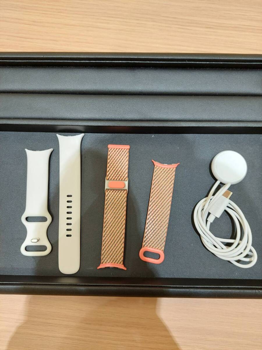 【EKA0916.3-718MY】 1円スタート Google Pixel Watch LTE 通電動作未確認 IMEI(351422783499347) 換えベルト付 大人気 中古品 長期保管品_9