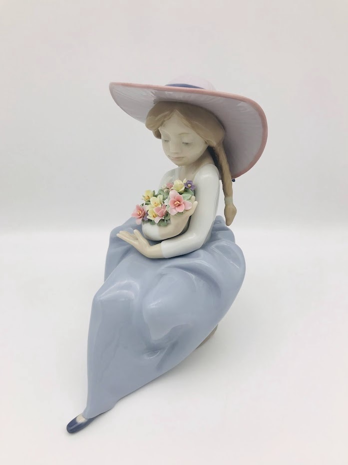 リヤドロ/LLADRO『花の香りにつつまれて』ポーセリンフィギュリン