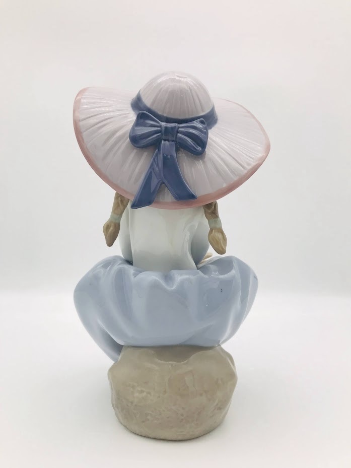 リヤドロ/LLADRO『花の香りにつつまれて』ポーセリンフィギュリン