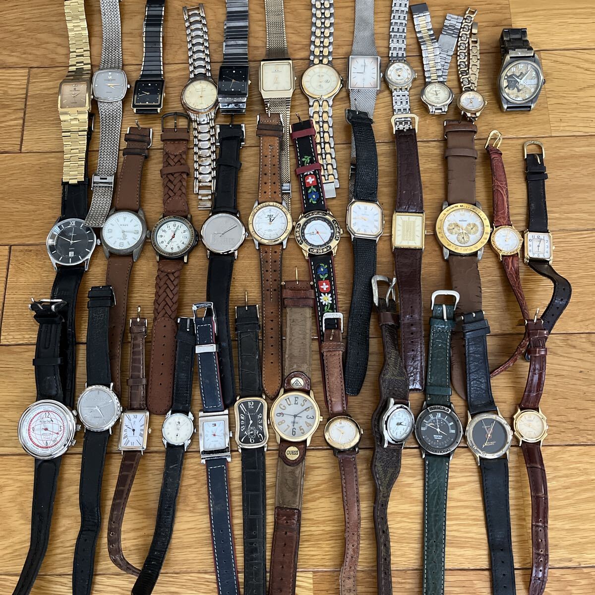 GUESSなど腕時計クォーツ中古35個ジャンク(アナログ（クォーツ式
