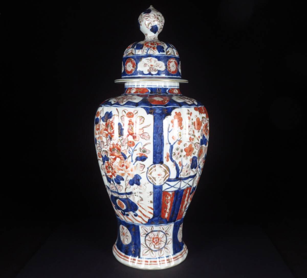 SAKURAYA】資産家整理品【古伊万里 金彩色絵草花文蓋付壷】飾壺 沈香壷