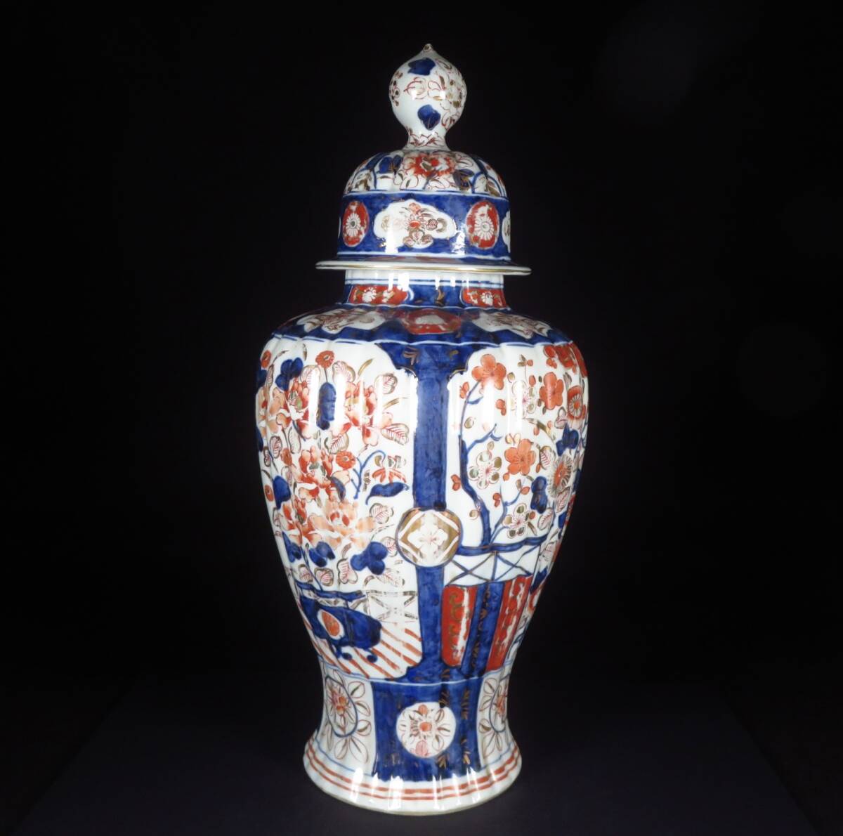 SAKURAYA】資産家整理品【古伊万里 金彩色絵草花文蓋付壷】飾壺 沈香壷