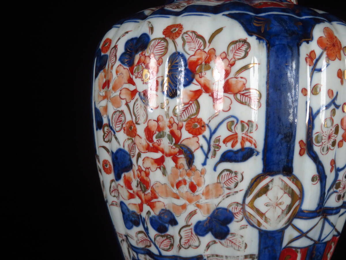 SAKURAYA】資産家整理品【古伊万里 金彩色絵草花文蓋付壷】飾壺 沈香壷