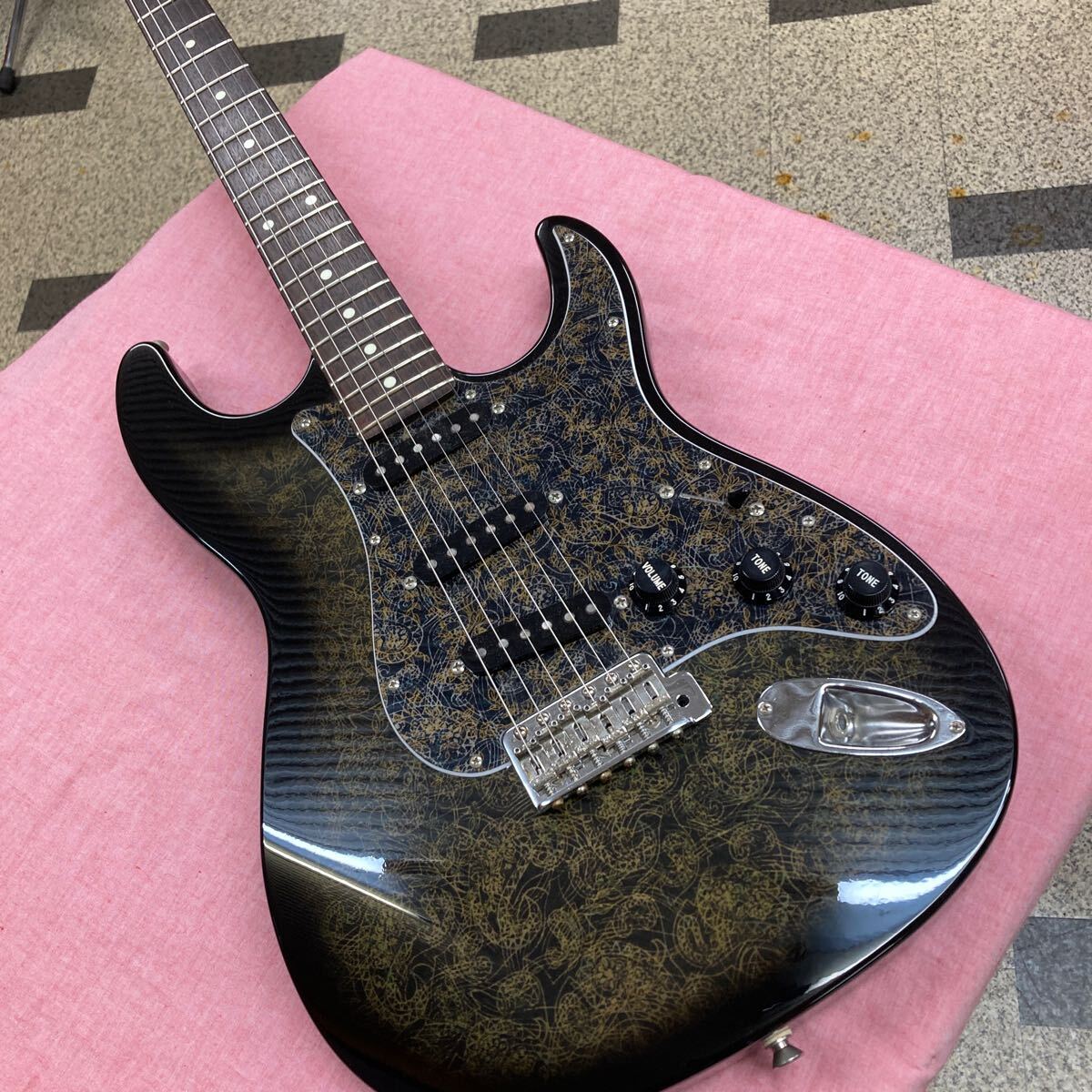 History ペイズリー柄ストラト 限定品 中古 フジゲン製_7