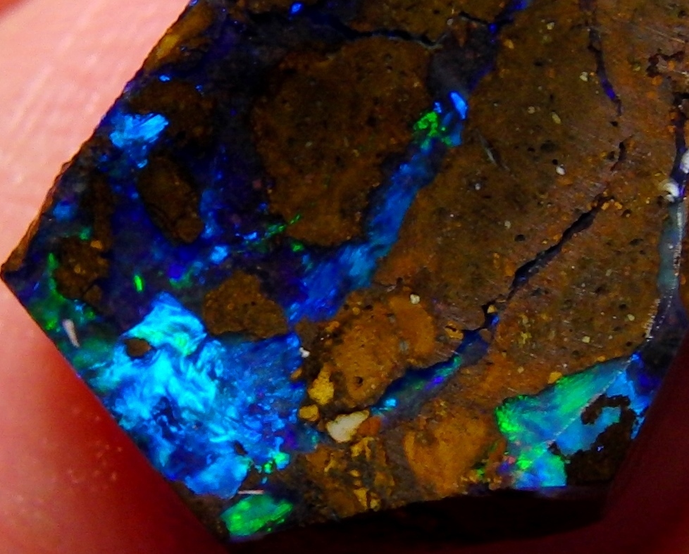 6.85 cts 天然 ボルダーオパール 原石 未研磨 鉱物標本(オパール