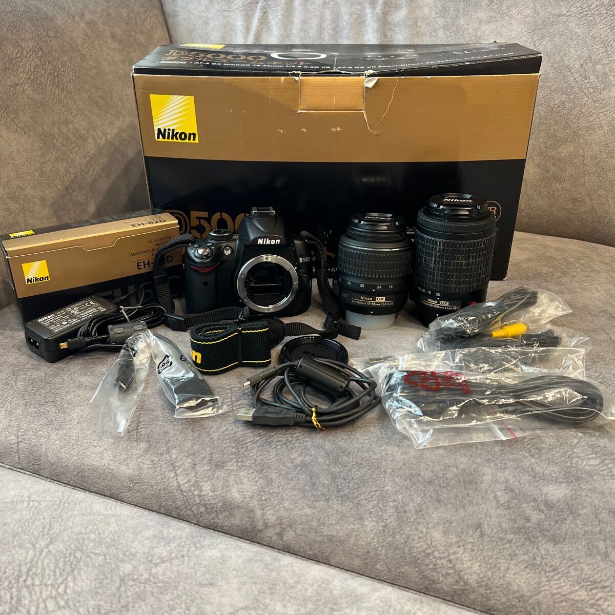 Nikon ニコン D5000 ダブルズームキット DX VR AF-S NIKKOR 18-55mm f3.5-5.6G DX VR AF-S NIKKOR 55-200mm f4-5.6G ED_1