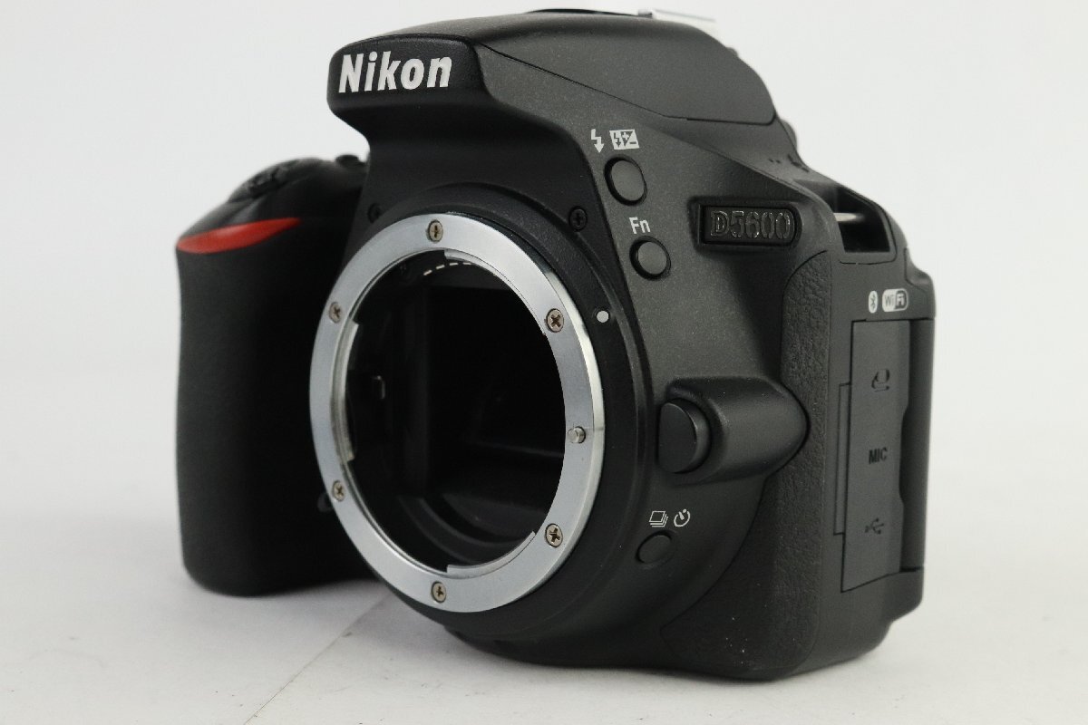 Nikon ニコン D5600 デジタル一眼 + AF-P DX NIKKOR ニッコール 18-55mm F3.5-5.6G VR / 70-300mm F4.5-6.3G VR ダブルズームキット★F_2