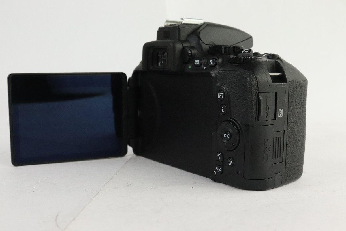 Nikon ニコン D5600 デジタル一眼 + AF-P DX NIKKOR ニッコール 18-55mm F3.5-5.6G VR / 70-300mm F4.5-6.3G VR ダブルズームキット★F_3