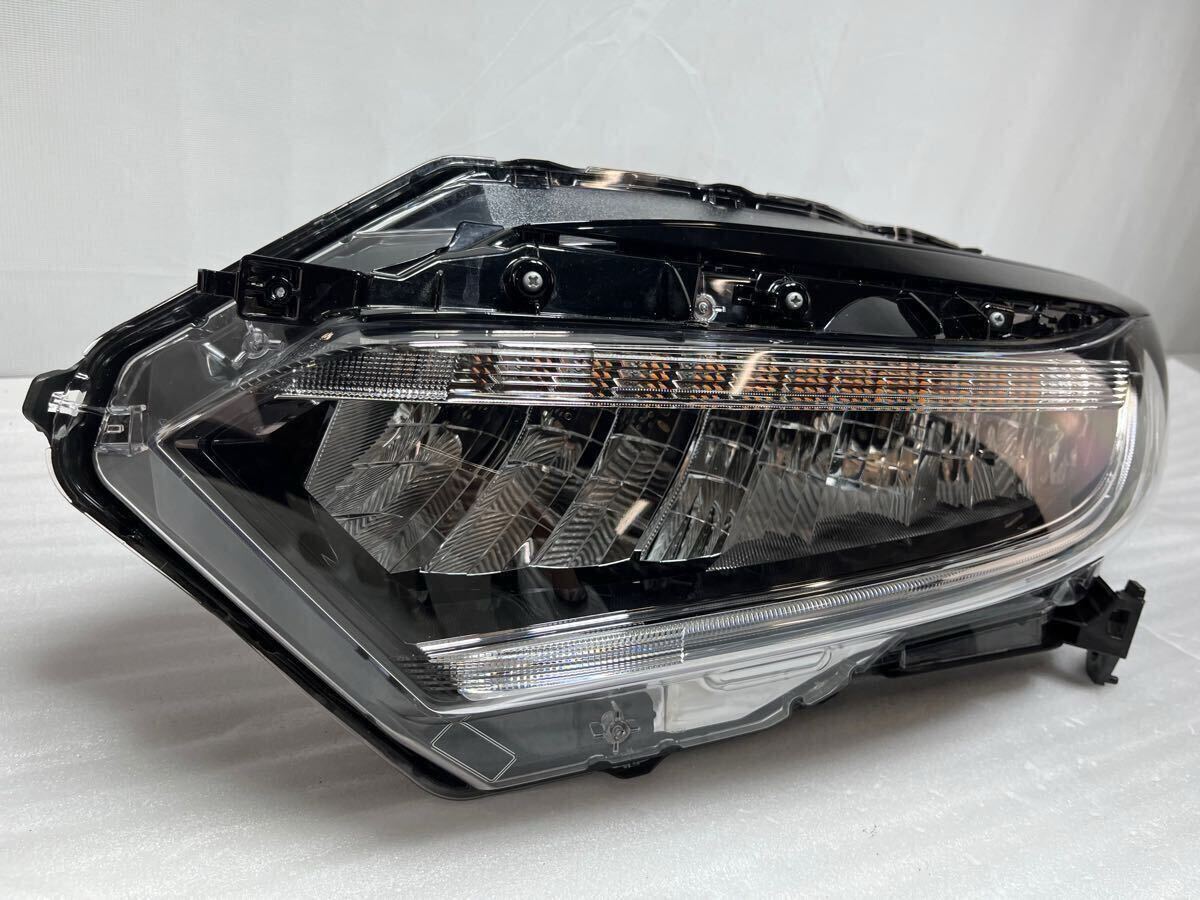 KK-5. ヴェゼル RU3 後期 ヘッドライト 左 左側 LED KOITO 100-62292